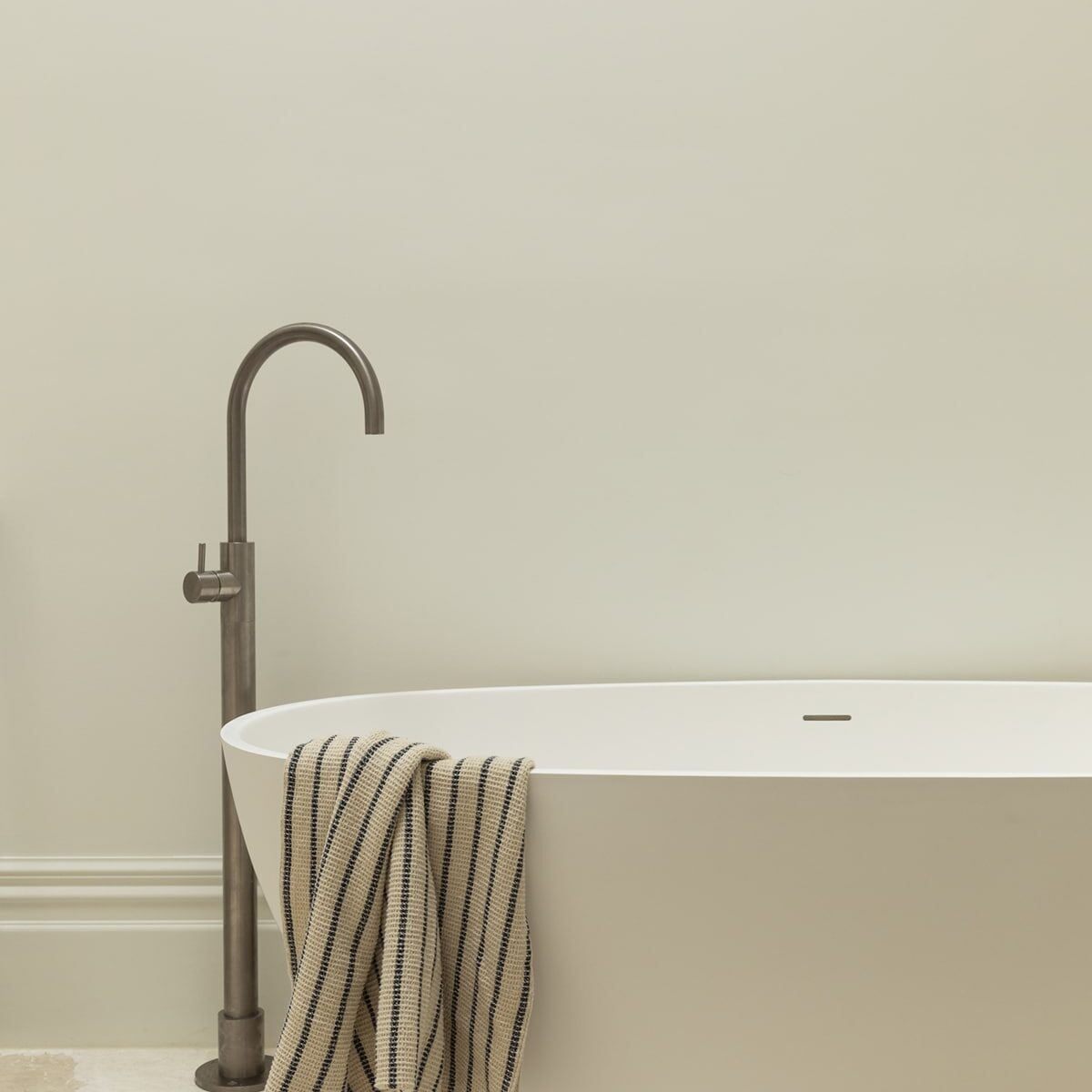Bathroom renovations Auckland - Modern bath tub